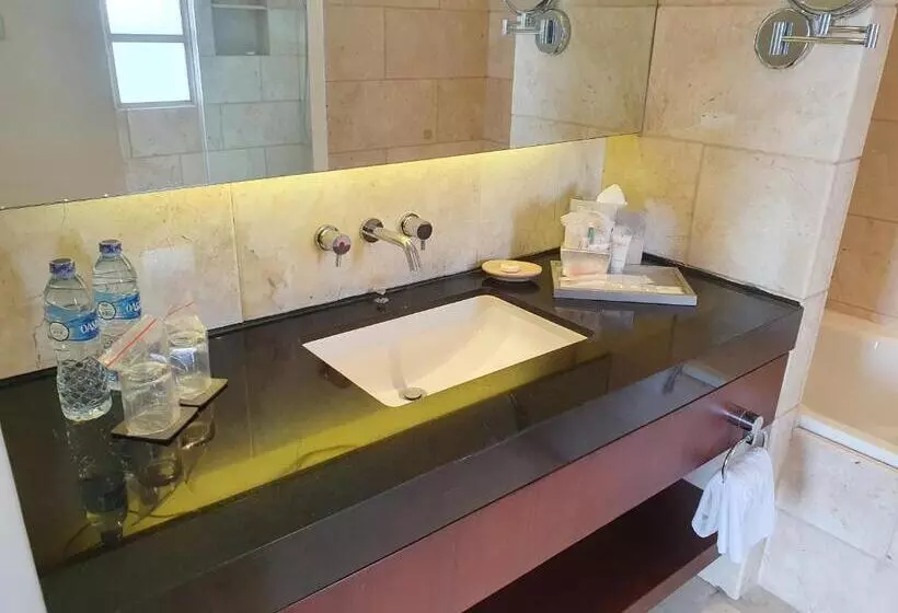 سوئیت کلاب, Gran Mahakam