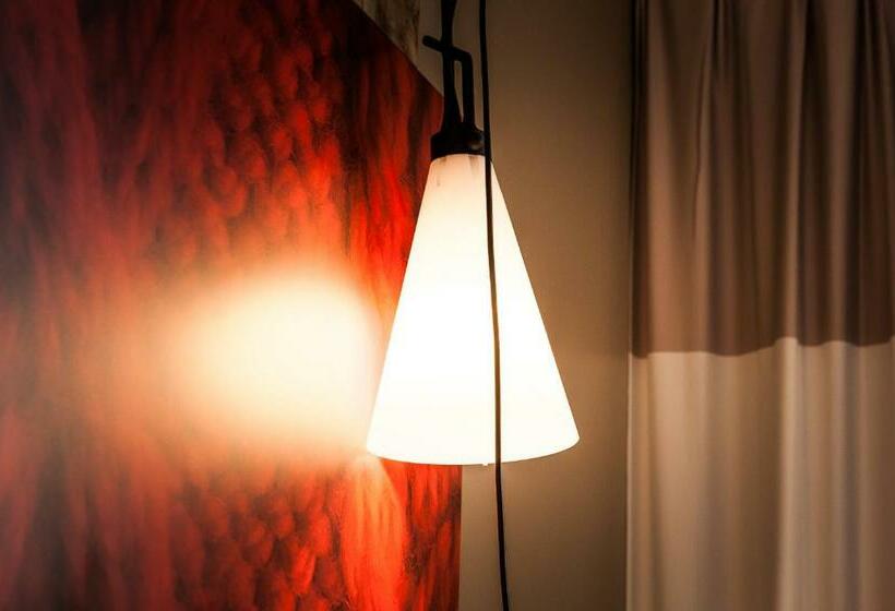 Номер Стандарт, Ibis Paris La Defense Courbevoie