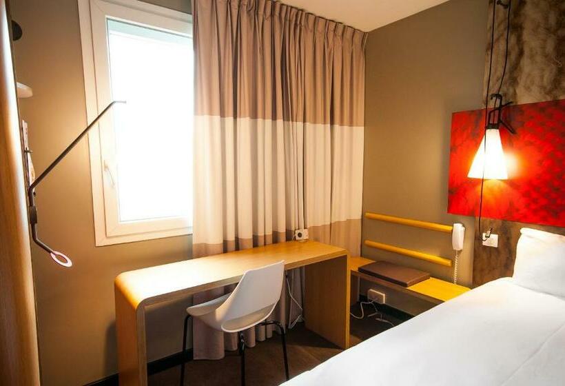 Номер Стандарт, Ibis Paris La Defense Courbevoie