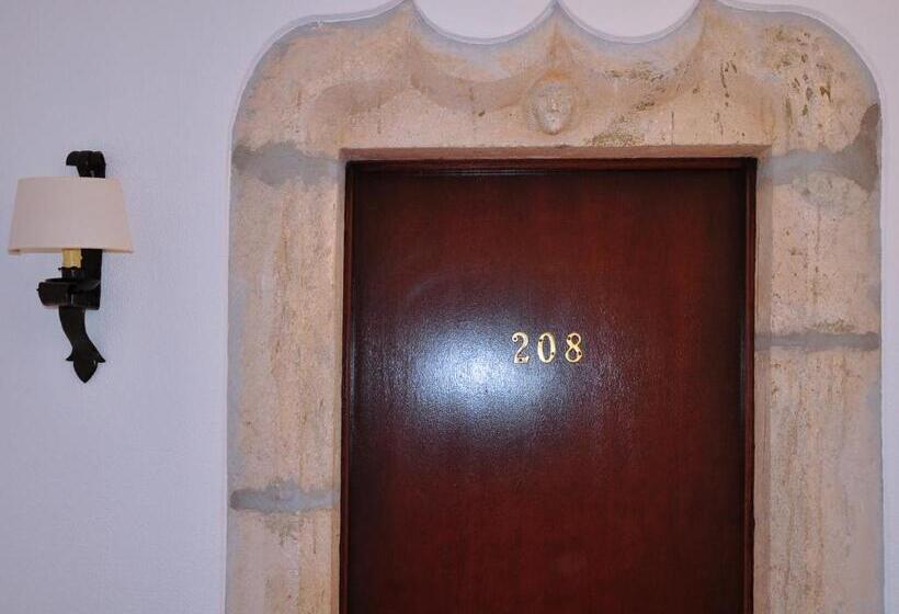 Люкс Классика, Pousada Castelo De Alvito