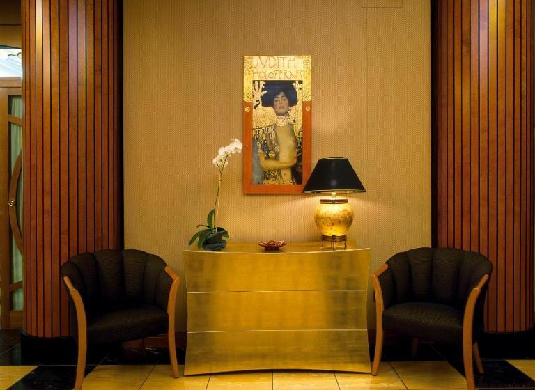 اتاق کلاسیک سه تخته, Ramada By Wyndham Naples