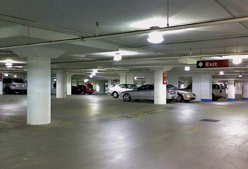 اتاق کلاسیک سه تخته, Ramada By Wyndham Naples