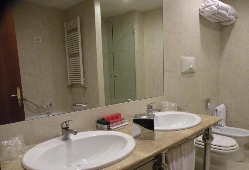 اتاق خانوادگی, Ramada By Wyndham Naples