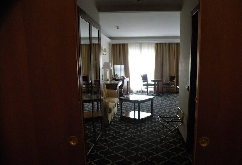 اتاق خانوادگی, Ramada By Wyndham Naples