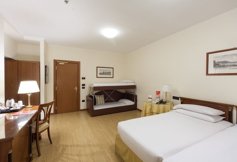 اتاق خانوادگی, Ramada By Wyndham Naples