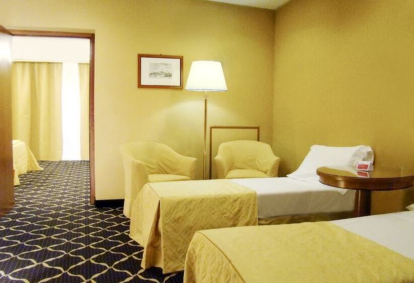 اتاق خانوادگی, Ramada By Wyndham Naples