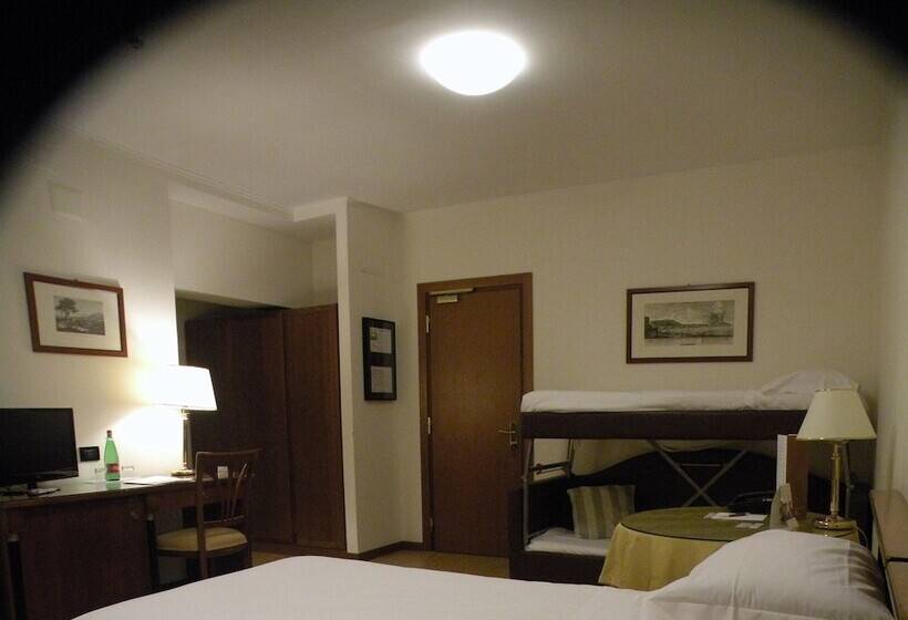 اتاق خانوادگی, Ramada By Wyndham Naples