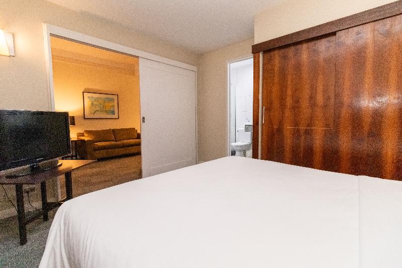 جناح, Slaviero Curitiba Shopping