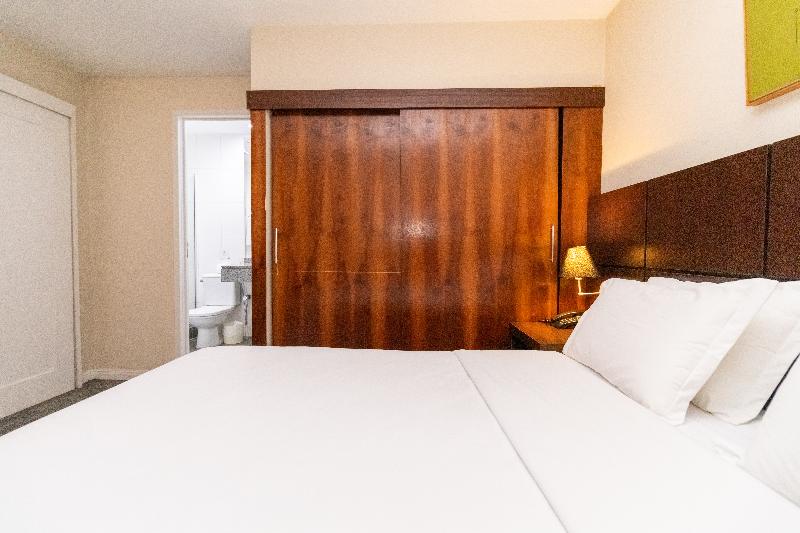 جناح, Slaviero Curitiba Shopping