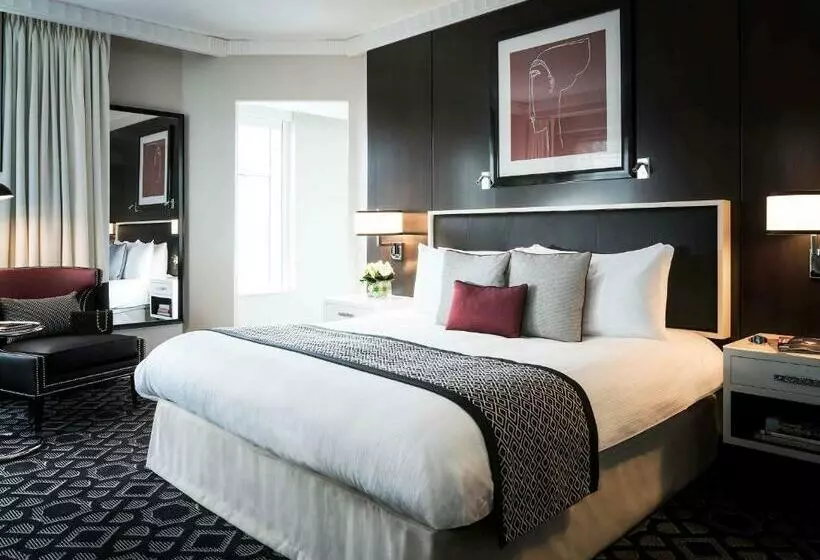 Deluxe Room King Size Bed