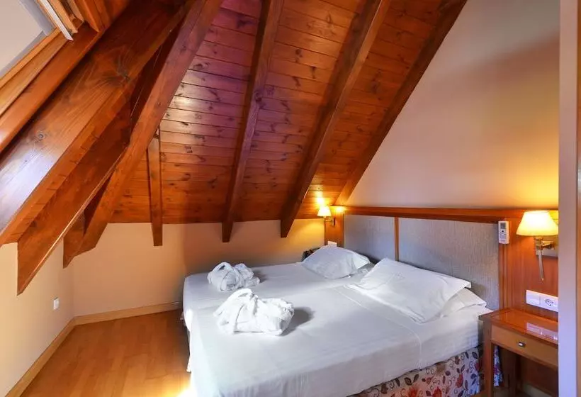 اتاق خانوادگی, Spa Acevi Val D’aran