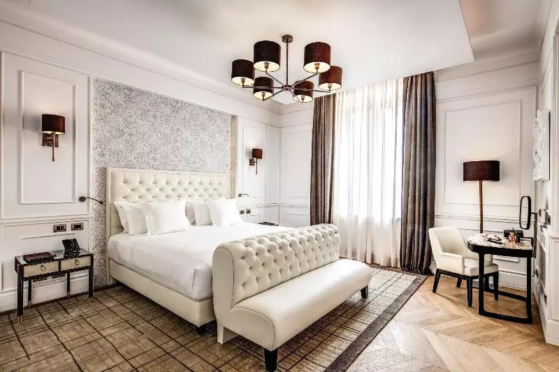 デラックススイート, Splendide Royal   The Leading Hotels Of The World