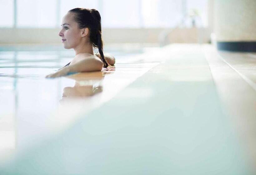 اتاق سوپریور با تخت بزرگ, Novotel Atlantis Shanghai   Breakfast In The Clouds With River View In The Revolving Restaurant