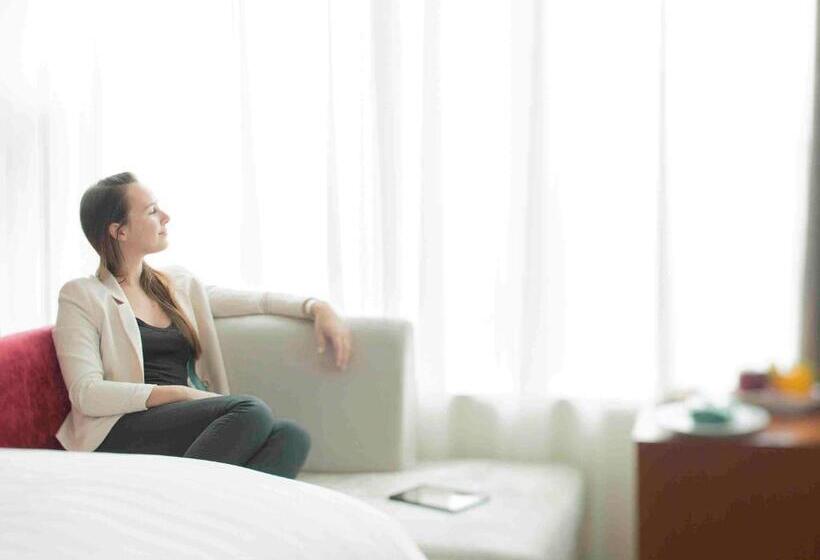 اتاق سوپریور, Novotel Atlantis Shanghai   Breakfast In The Clouds With River View In The Revolving Restaurant