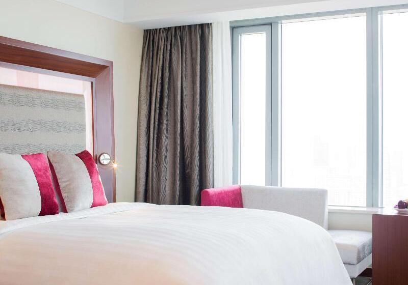 اتاق سوپریور با تخت بزرگ, Novotel Atlantis Shanghai   Breakfast In The Clouds With River View In The Revolving Restaurant