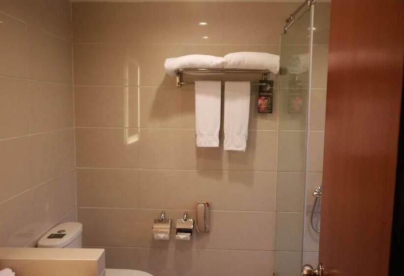 سوییت جونیور, Novotel Atlantis Shanghai   Breakfast In The Clouds With River View In The Revolving Restaurant