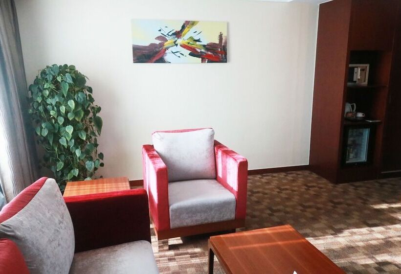 سوییت جونیور, Novotel Atlantis Shanghai   Breakfast In The Clouds With River View In The Revolving Restaurant