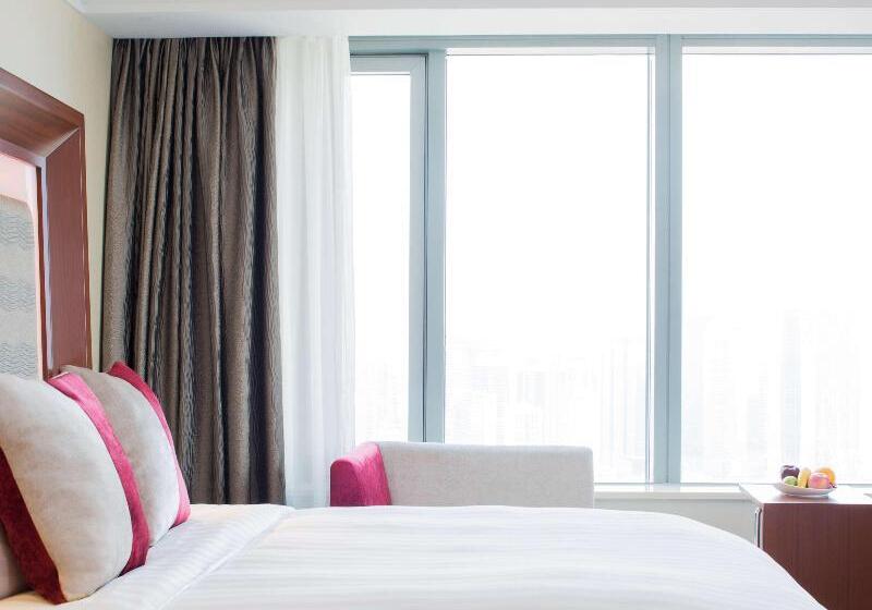 اتاق استاندارد با تخت بزرگ, Novotel Atlantis Shanghai   Breakfast In The Clouds With River View In The Revolving Restaurant