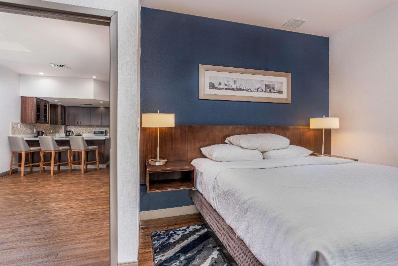 سوییت جونیور, Novotel Atlantis Shanghai   Breakfast In The Clouds With River View In The Revolving Restaurant