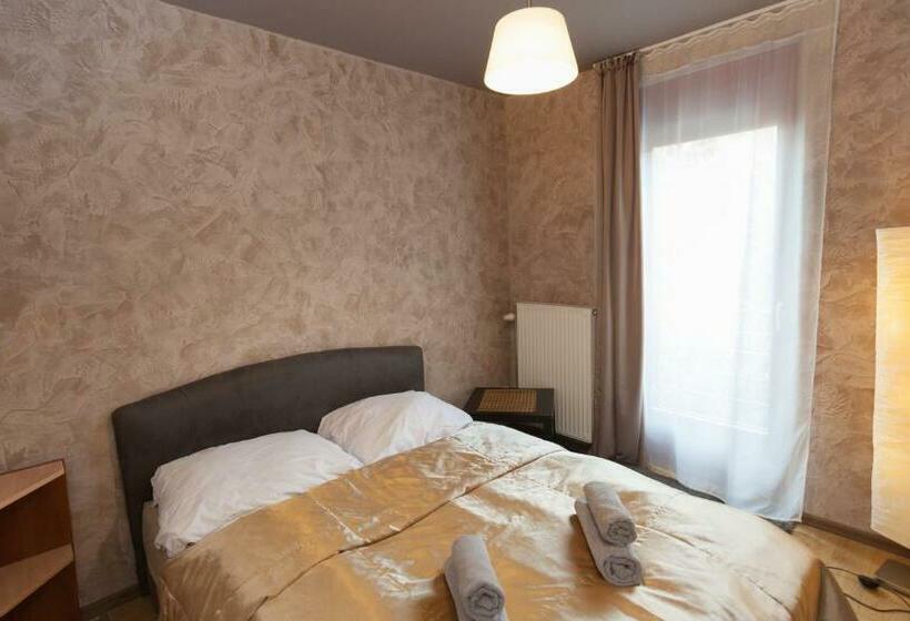 סטודיו דלוקס, Anva House