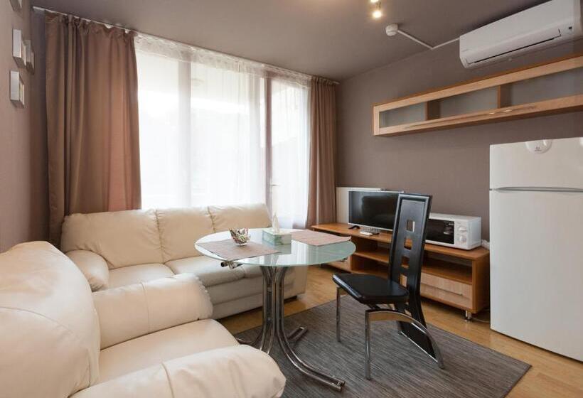 סטודיו דלוקס, Anva House