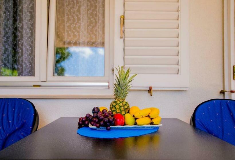سوئیت با بالکن, Apartman Katarina