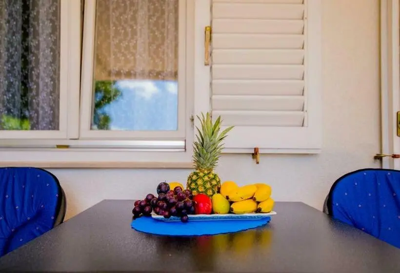 سوئیت با بالکن, Apartman Katarina