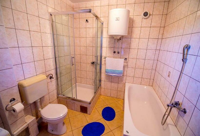 سوئیت با بالکن, Apartman Katarina