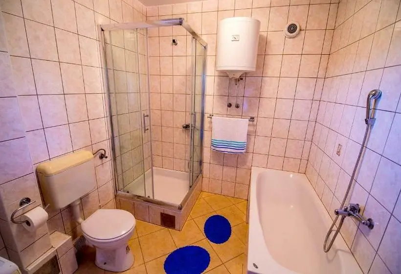 سوئیت با بالکن, Apartman Katarina
