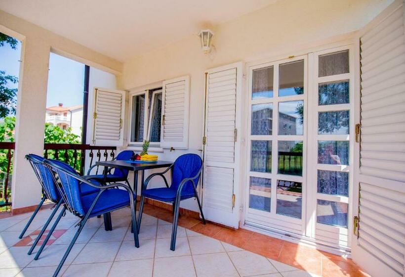 سوئیت با بالکن, Apartman Katarina