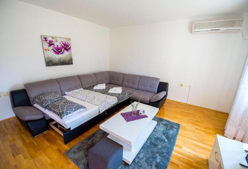 سوئیت با بالکن, Apartman Katarina