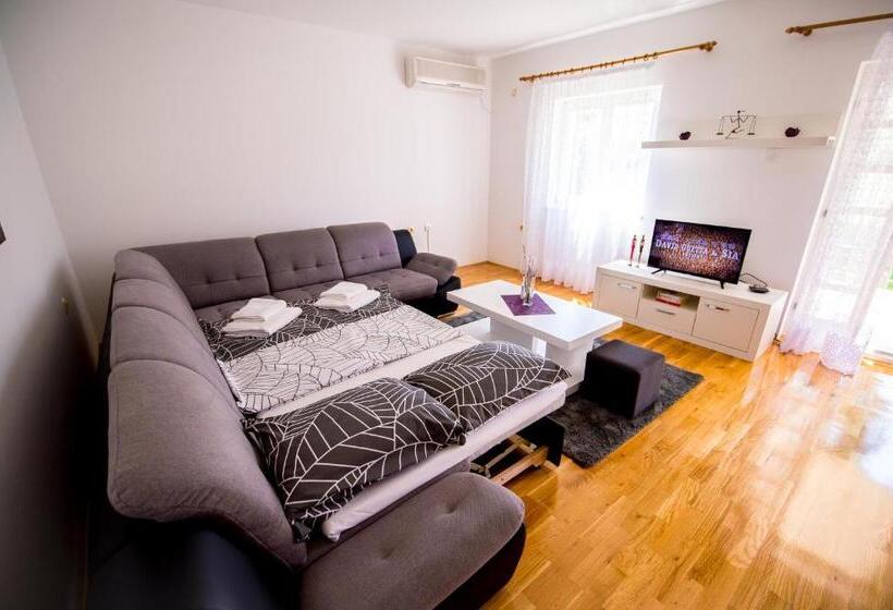 سوئیت با بالکن, Apartman Katarina