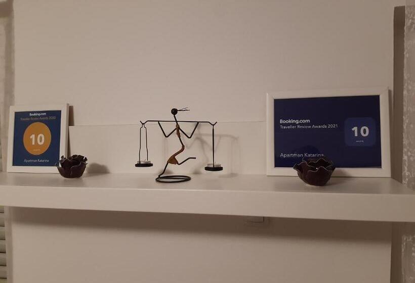 سوئیت با بالکن, Apartman Katarina