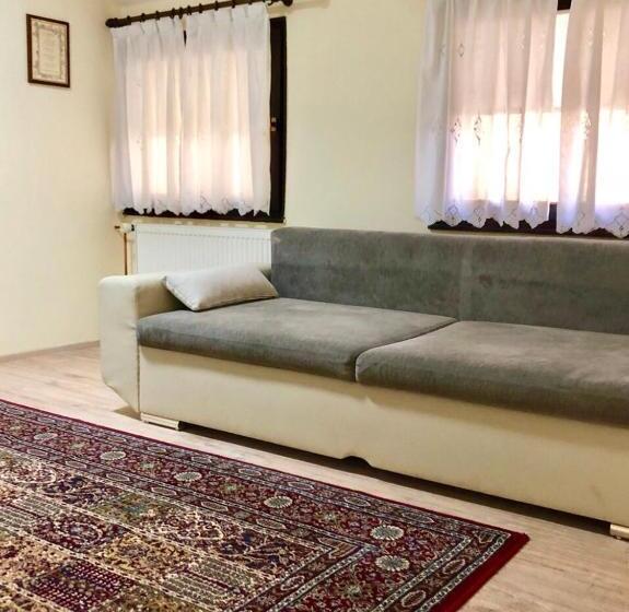 اتاق خانوادگی, Apartments Maria