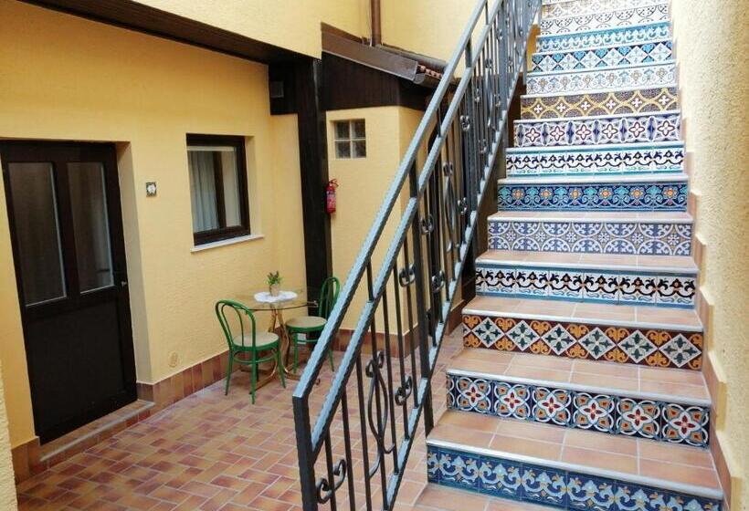 اتاق پنت هاوس, Apartments Maria