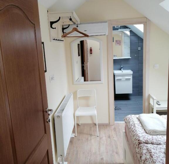 اتاق پنت هاوس, Apartments Maria