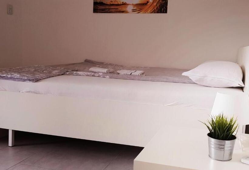 استودیوی استاندارد, In Villa Guesthouse