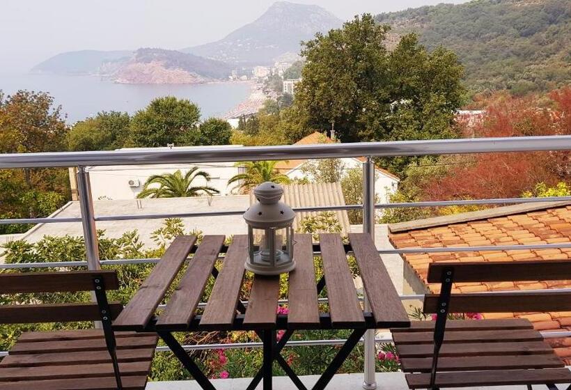 اتاق خانوادگی, In Villa Guesthouse