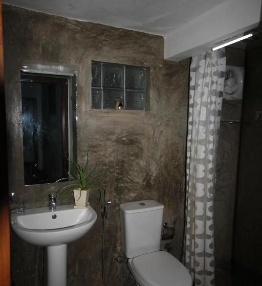 اتاق اکونومی, Mahaweli Shades