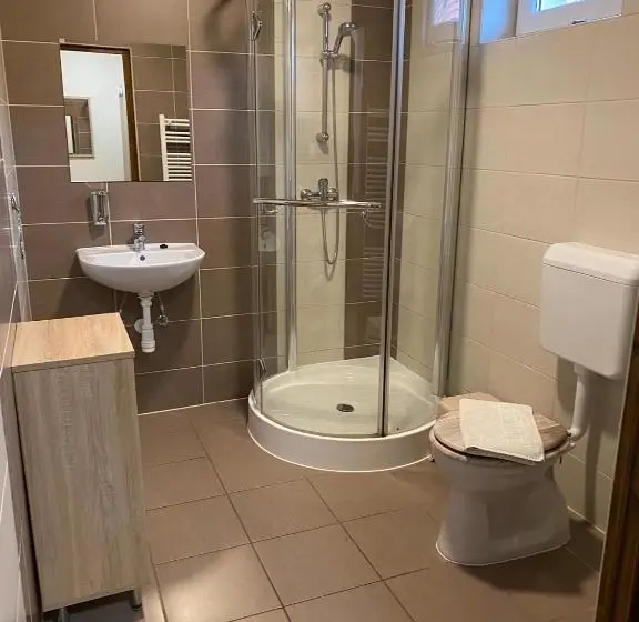 Huoneisto 1 Makuuhuone, Riviéra Apartmanok