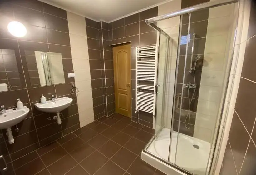 Huoneisto 2 Makuuhuonetta, Riviéra Apartmanok