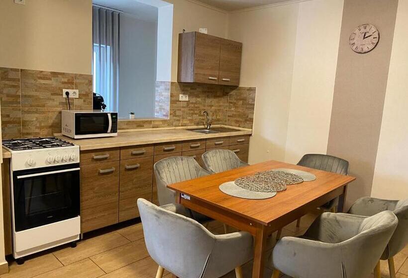 Апартаменты 2 Спальни, Riviéra Apartmanok