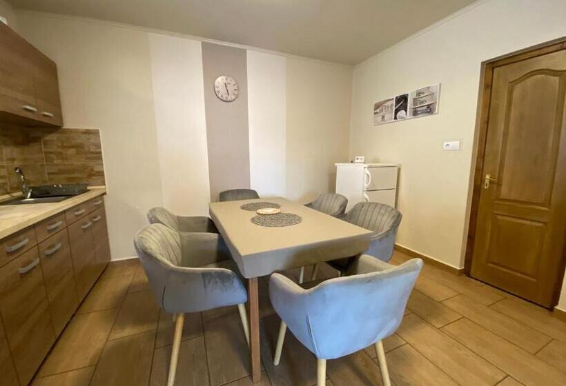 Апартаменты 2 Спальни, Riviéra Apartmanok