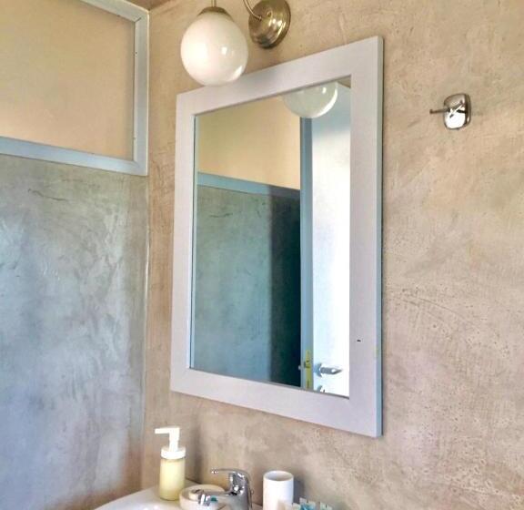 Номер Стандарт, Tzavelitiko Home