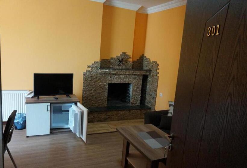 ویلای یک اتاق خوابه با استخر شنا, Villa Qero