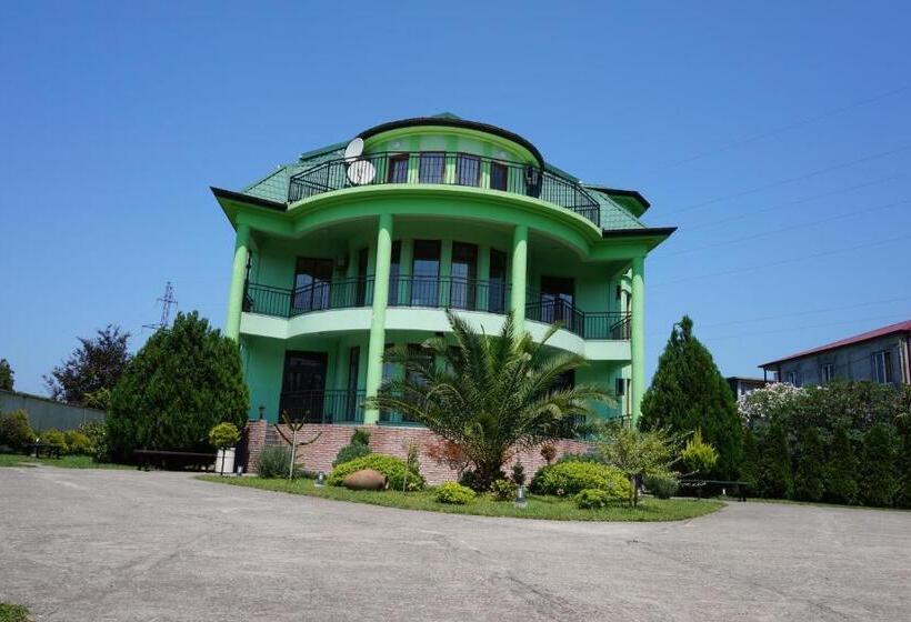 ویلای یک اتاق خوابه با استخر شنا, Villa Qero