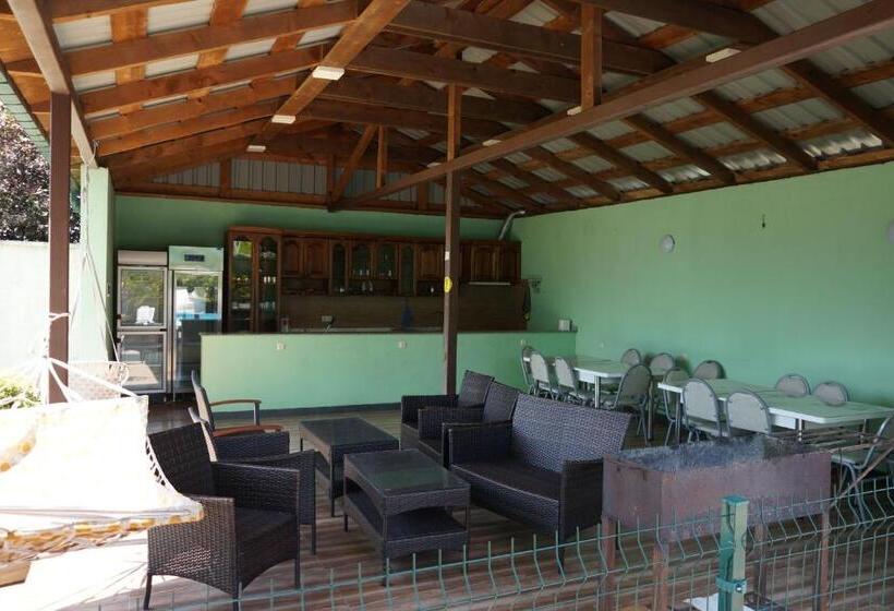 ویلای یک اتاق خوابه با استخر شنا, Villa Qero