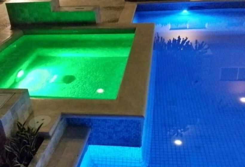 スタンダードスタジオ, Puerta Diamante Acapulco