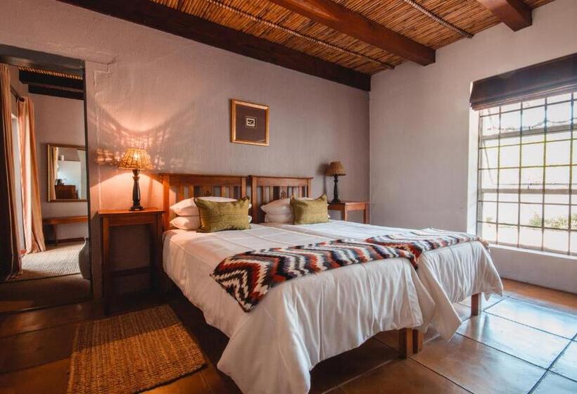 اتاق خانوادگی, Cypress Cottage Guest House