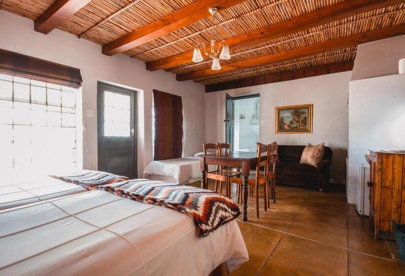 اتاق خانوادگی, Cypress Cottage Guest House